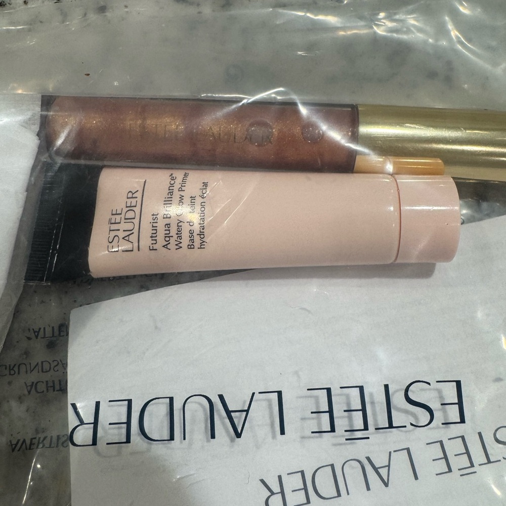 Estée Lauder Leopard Print Makeup Bag with primer and gloss NWOT - Picture 3 of 4